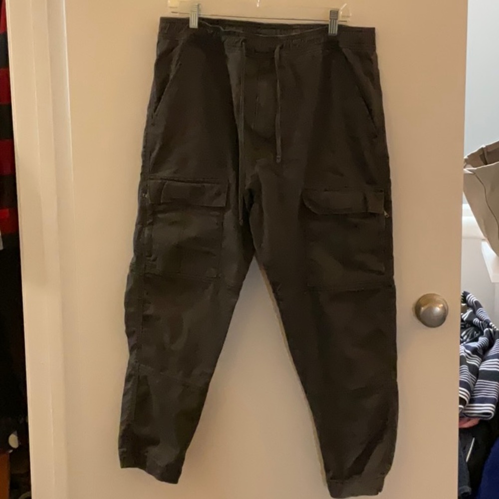 Levis draw string cargo pants. Size L / 36 but label missing